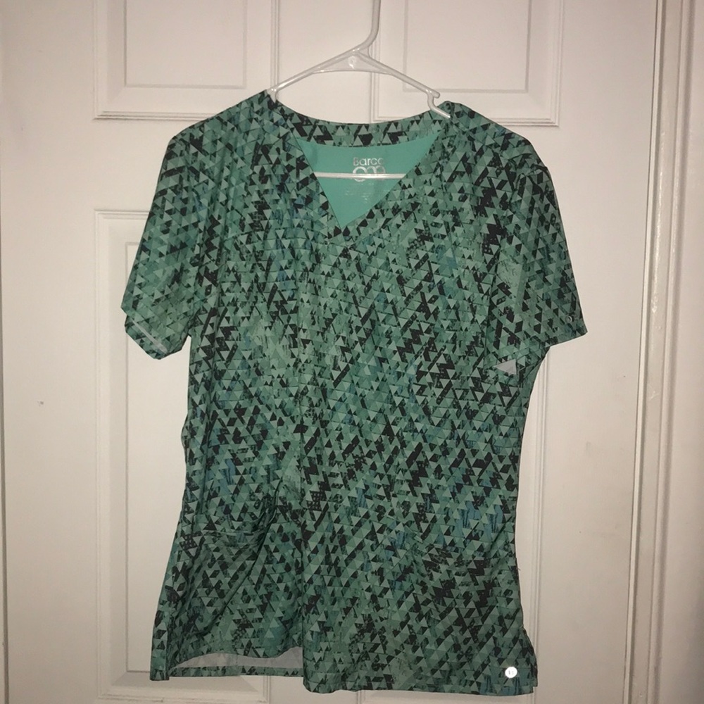 Scrub top like new